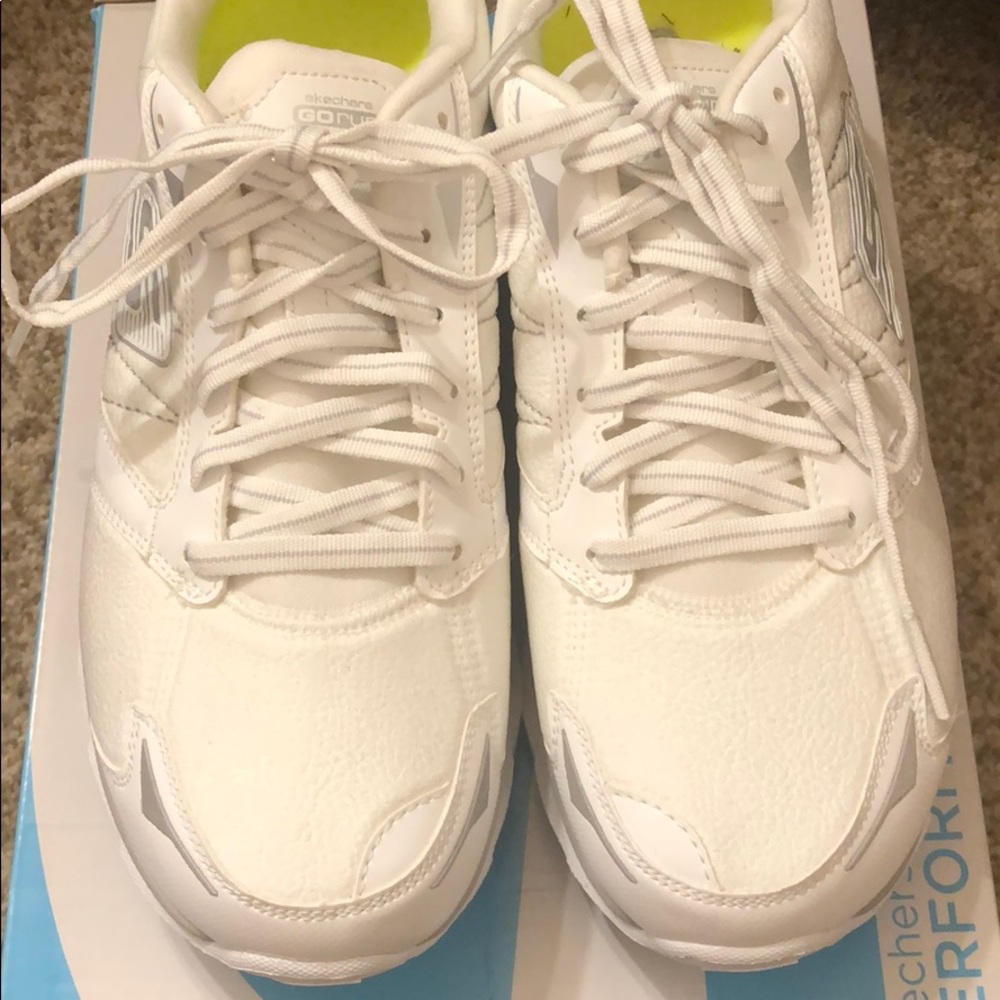 White Sketchers Go Run